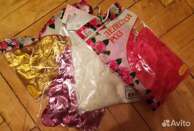 Лепестки роз