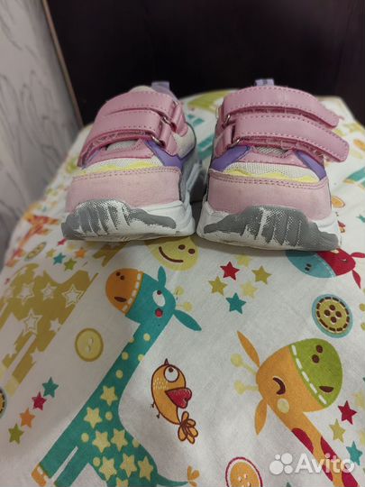 Кроссовки для девочки