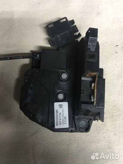 825020019r Renault Fluence Замок задней правой две