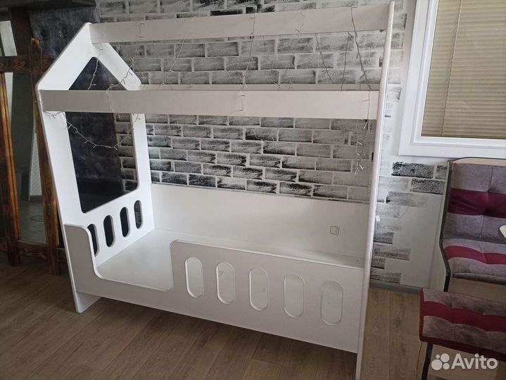 Кровать домик