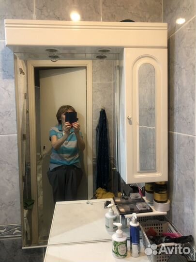 Зеркало с полкой в ванну