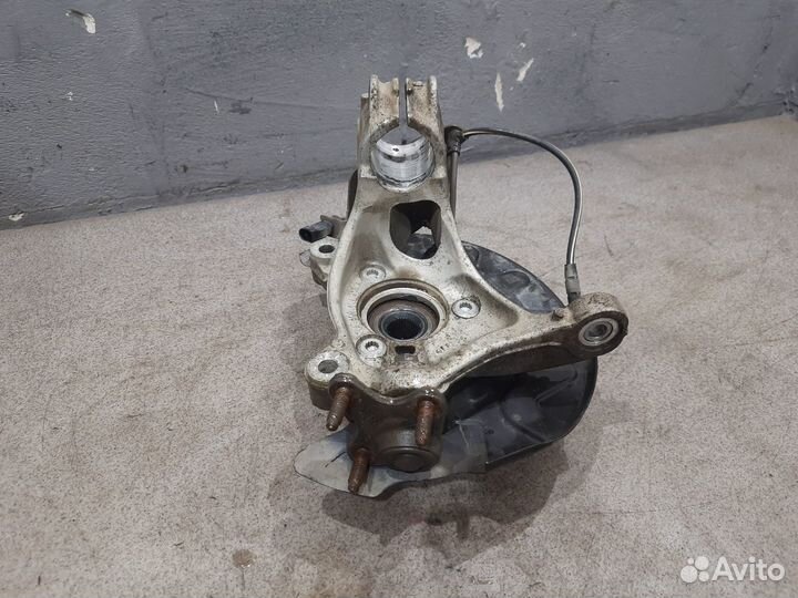 Правый поворотный кулак для 1.8 Skoda Octavia A7