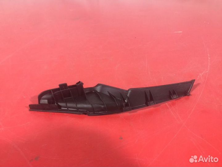 Накладка лобового стекла правая Kia Rio 3