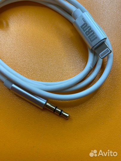 Переходник адаптер Lightning to AUX 3.5mm