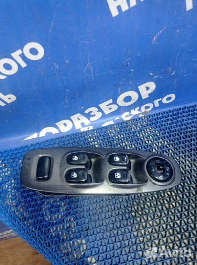 Блок управления стеклоподъемниками Hyundai Accent