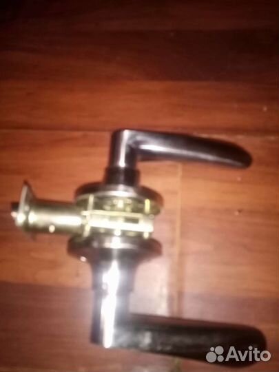 Дверная ручка