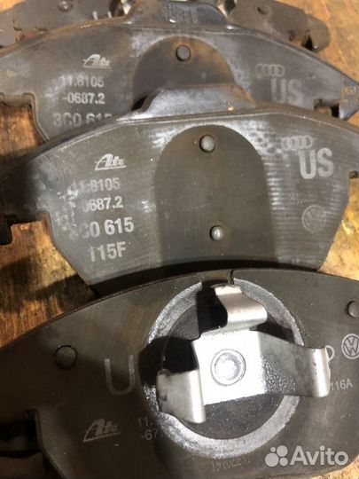 Тормозные колодки переднее Volkswagen Golf 5K5