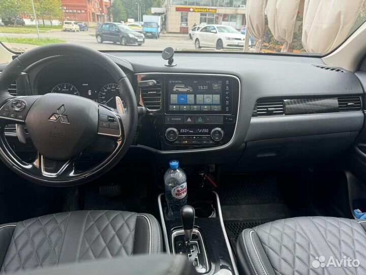 Mitsubishi Outlander 2.4 CVT, 2022, 9 785 км