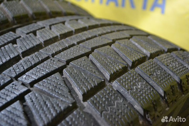 Bridgestone Blizzak Revo GZ 235/45 R17