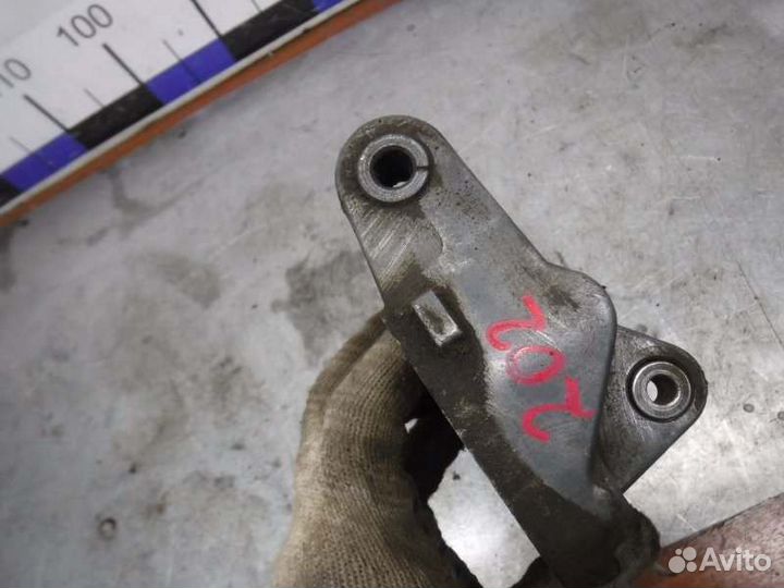 Кронштейн генератора Лада Приора 21126 2008