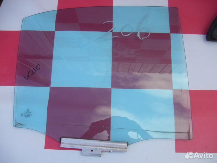 Стекло задней двери Мерседес W210 S210 1995-2002гг