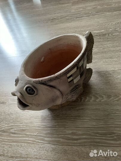 Глиняный горшок для цветов