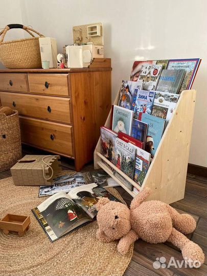 Стеллаж для книг напольный из сосны в детскую