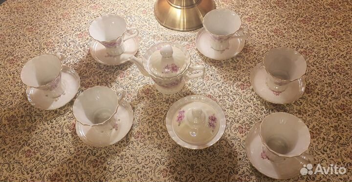 Фарфоровый чайный сервиз