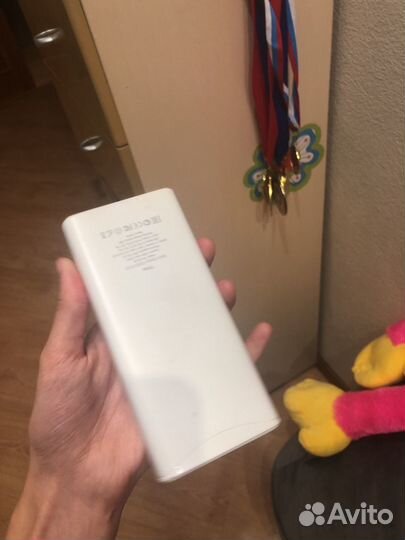 Повербанк с беспроводной зарядкой