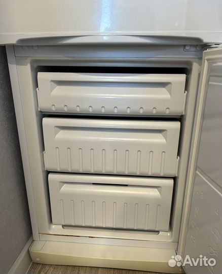 Холодильник бу Indesit mb16r