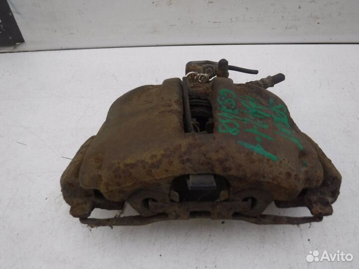 Суппорт тормозной передний правый на Mercedes-Benz