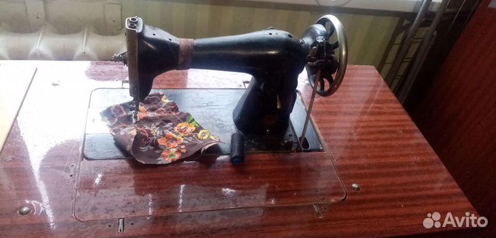 Швейная машина