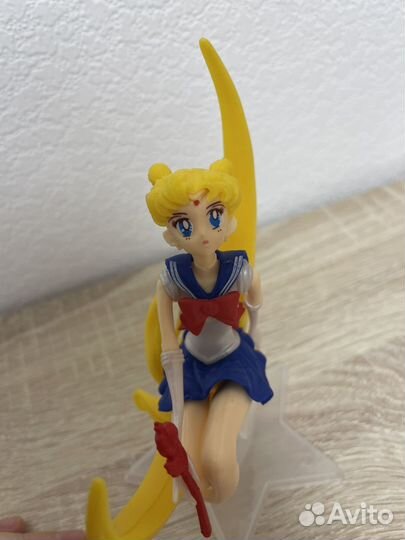 Фигурка Sailor moon на луне