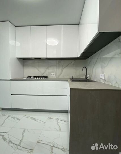 Кухня на заказ столешница в подарок