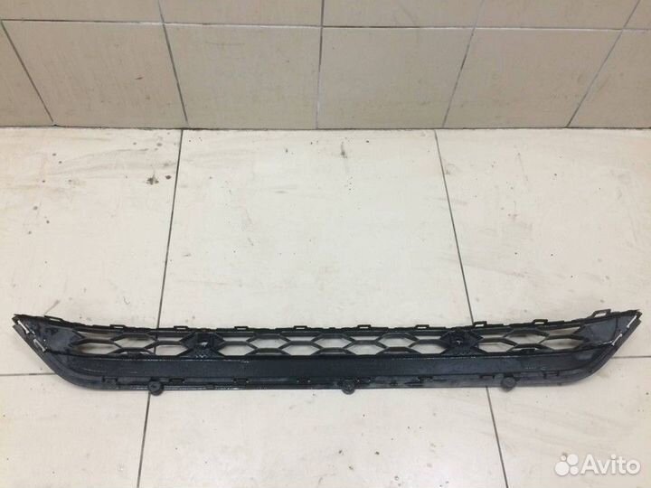 Решетка в бампер центральная под парктроник
