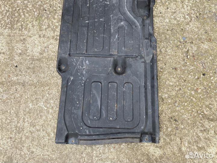 Защита пола задняя правая Mercedes W211