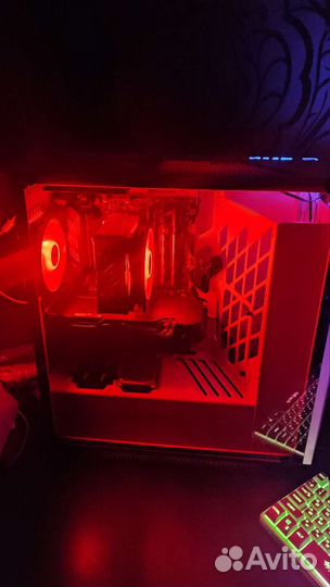 Игровой пк с игровой гарнитуртй