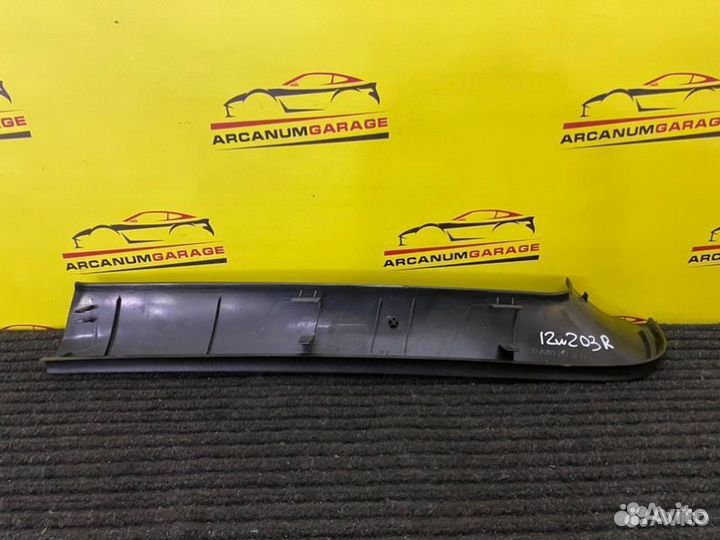 Облицовка крышки багажника правая Mercedes Clc