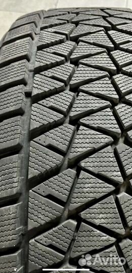 Bridgestone Blizzak DM-V2 285/45 R22
