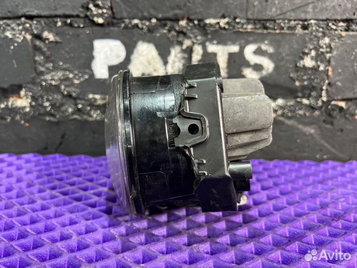 Фара противотуманная левая Toyota Harrier