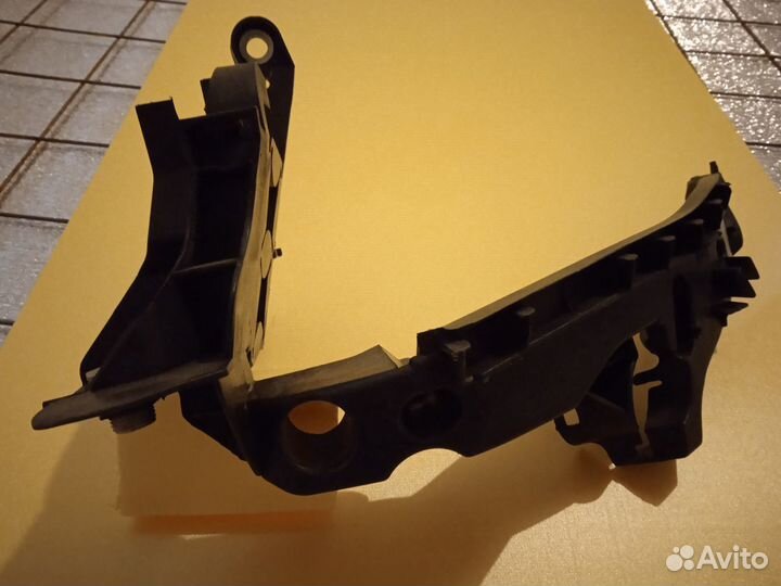 Кронштейн фары левый audi A4 (B8)с 2008)