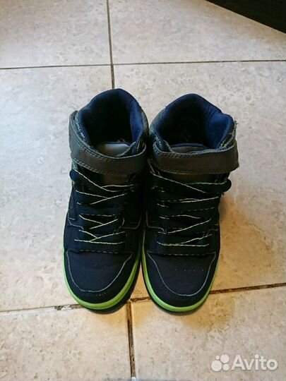 Продам кроссовки heelys