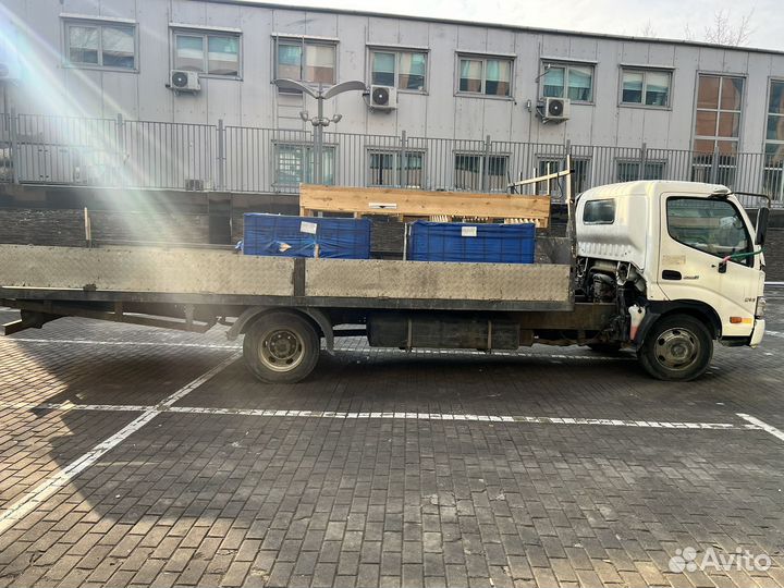 Бортовой грузовик Hino 300 (Dutro), 2011