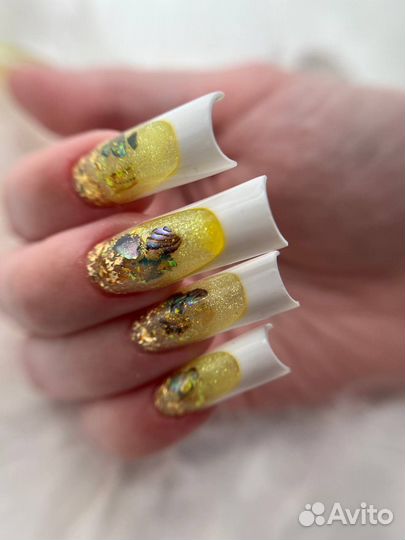 Наращивание ногтей, маникюр