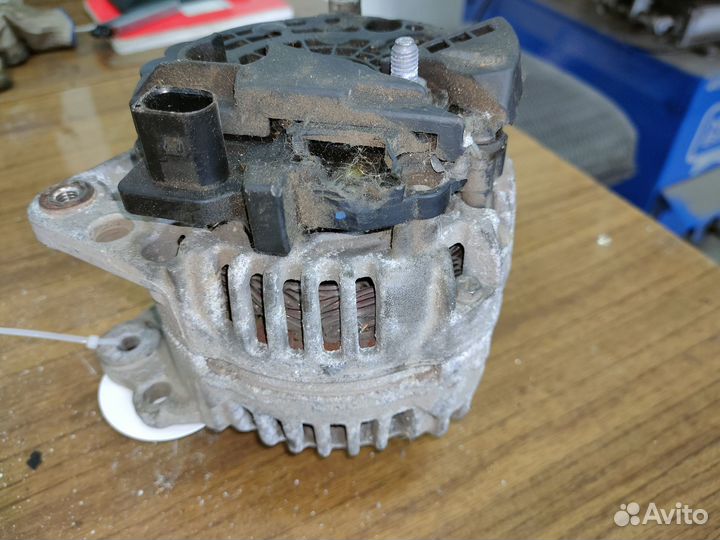 Генератор Skoda Octavia A4 Tour на запчасти