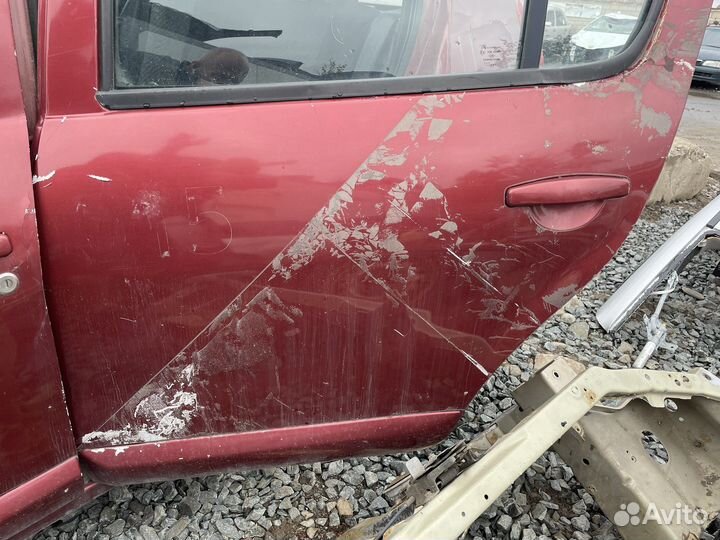 Renault Sandero 1 дверь задняя левая
