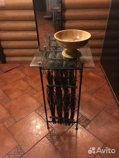 Журнальный столик для салона магии