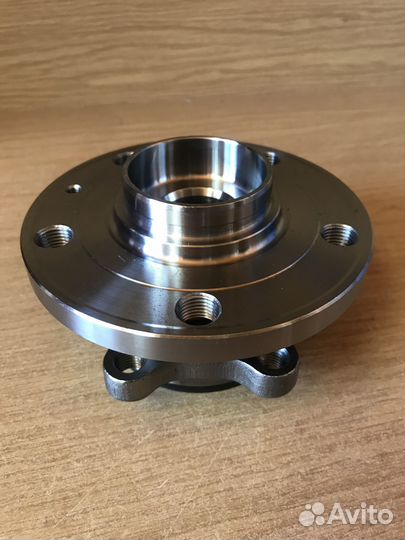 Ступица передняя новая Audi VW Scoda 1T0498621
