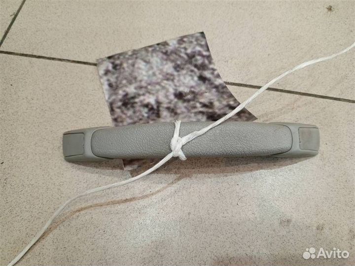 Ручка внутренняя потолочная Mitsubishi Pajero iO