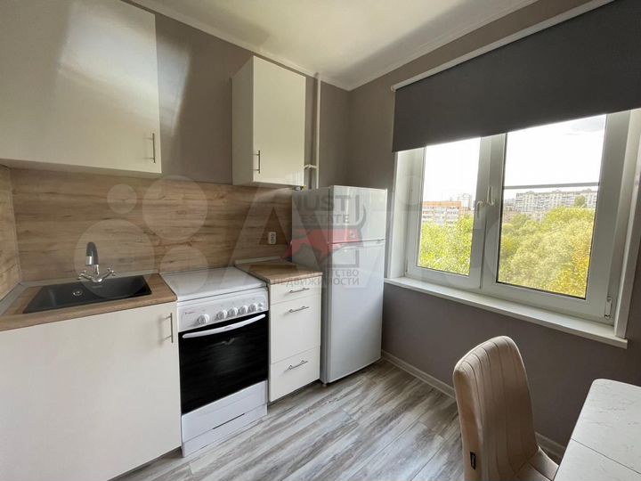 2-к. квартира, 43 м², 8/9 эт.