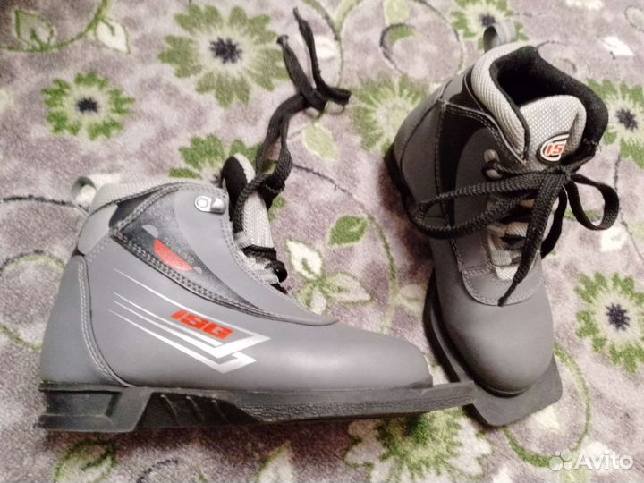 Лыжные ботинки