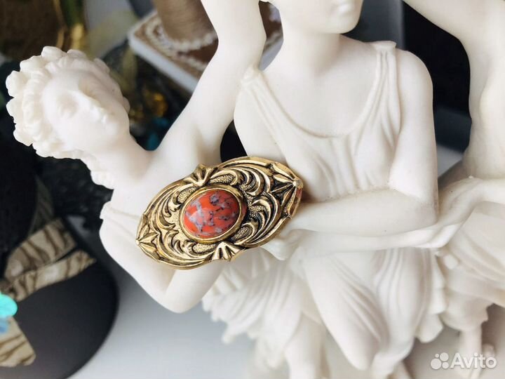 Ретро-брошь