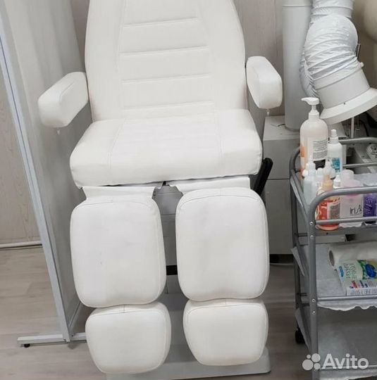 Стул для мастера педикюра, косметолога