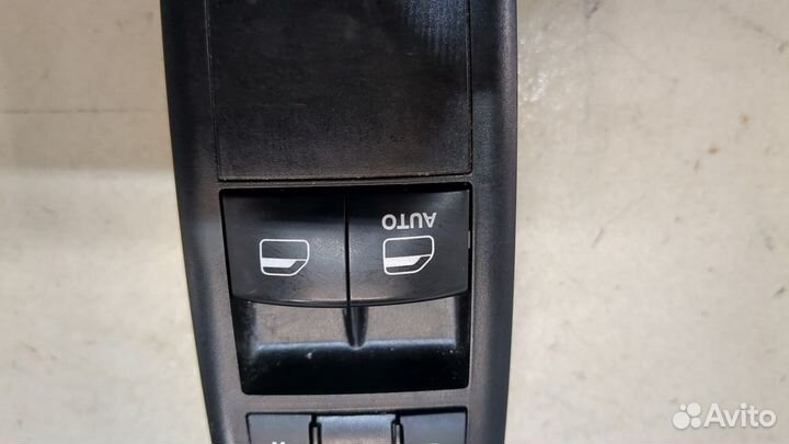 Кнопка стеклоподъемника левая передняя Dodge Grand Caravan, 2011