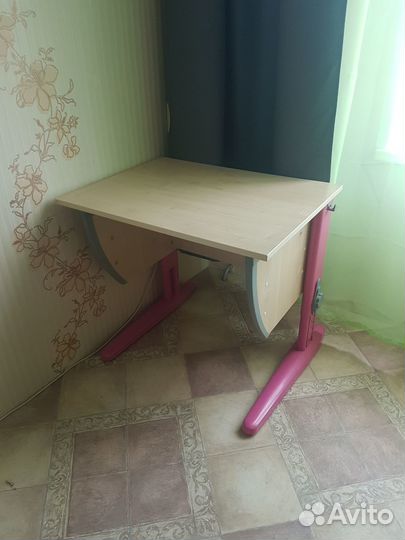Парта для школьника