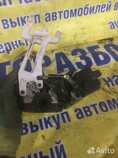 Замок двери задний левый Hyundai Sonata 4 (EF) таг