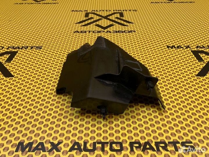 Дефлектор радиатора передний правый Mazda Cx-7 2.3