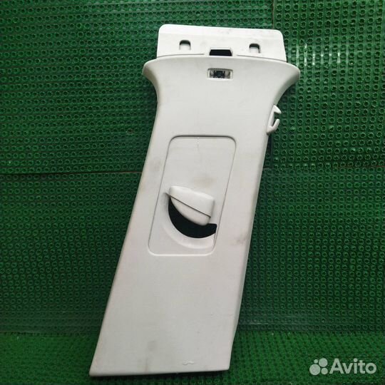 Обшивка стойки передняя правая верхняя Volkswagen