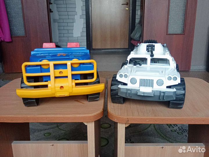 Два внедорожника