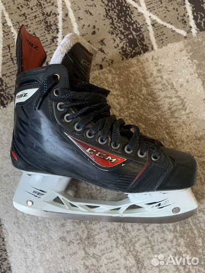 Коньки хоккейные